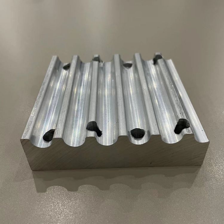 Plaque de base en aluminium poinçonnage par extrusion Plaque de montage en aluminium